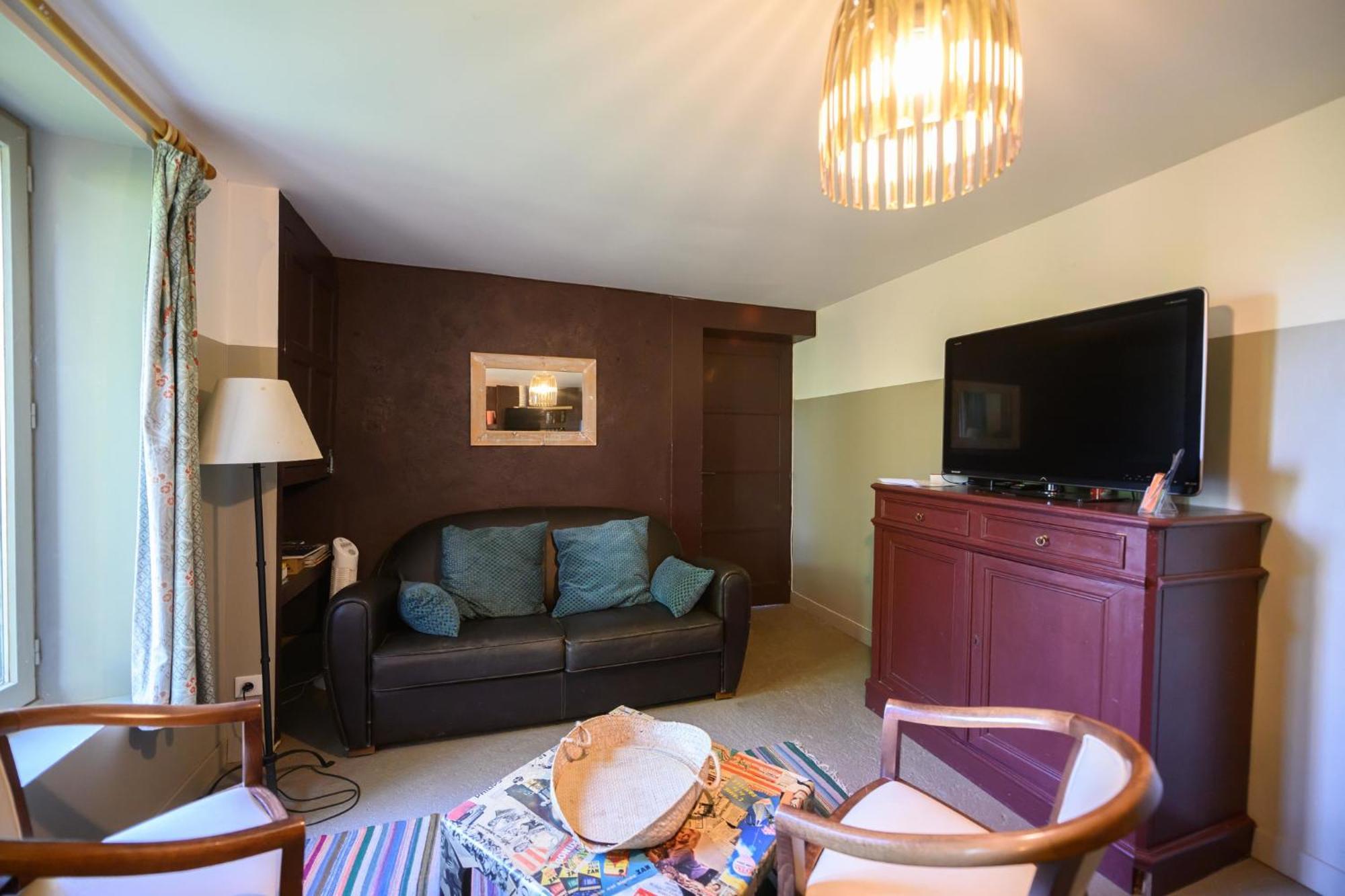 Hotel L'Apouticayre à Montaut  Extérieur photo